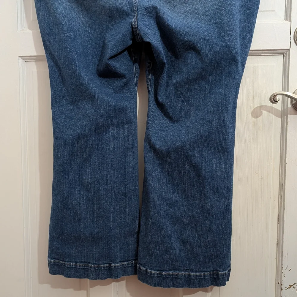 Torrid Medium Wash Flare Jeans - Picture 6 of 8